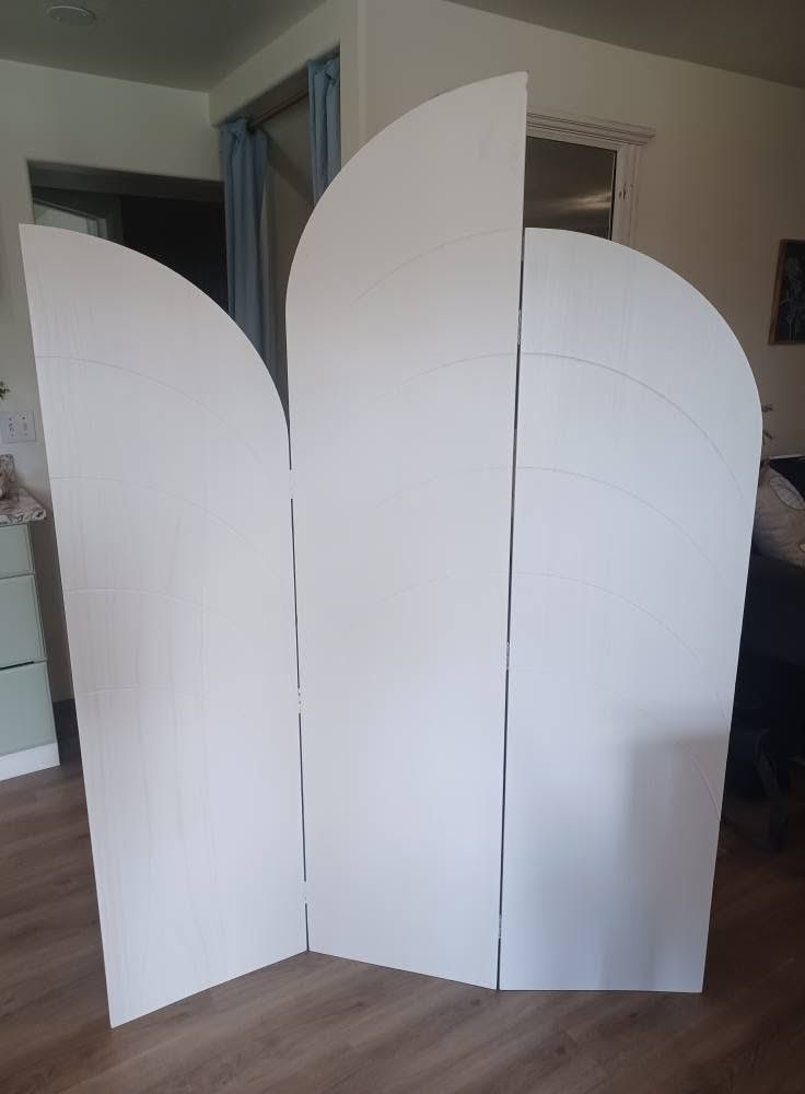 White arched backdrop panels available to rent